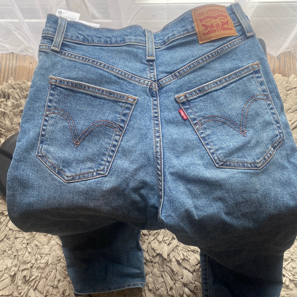 Levi’s jeans, Ribcage Straight Leg Ankle, size 27